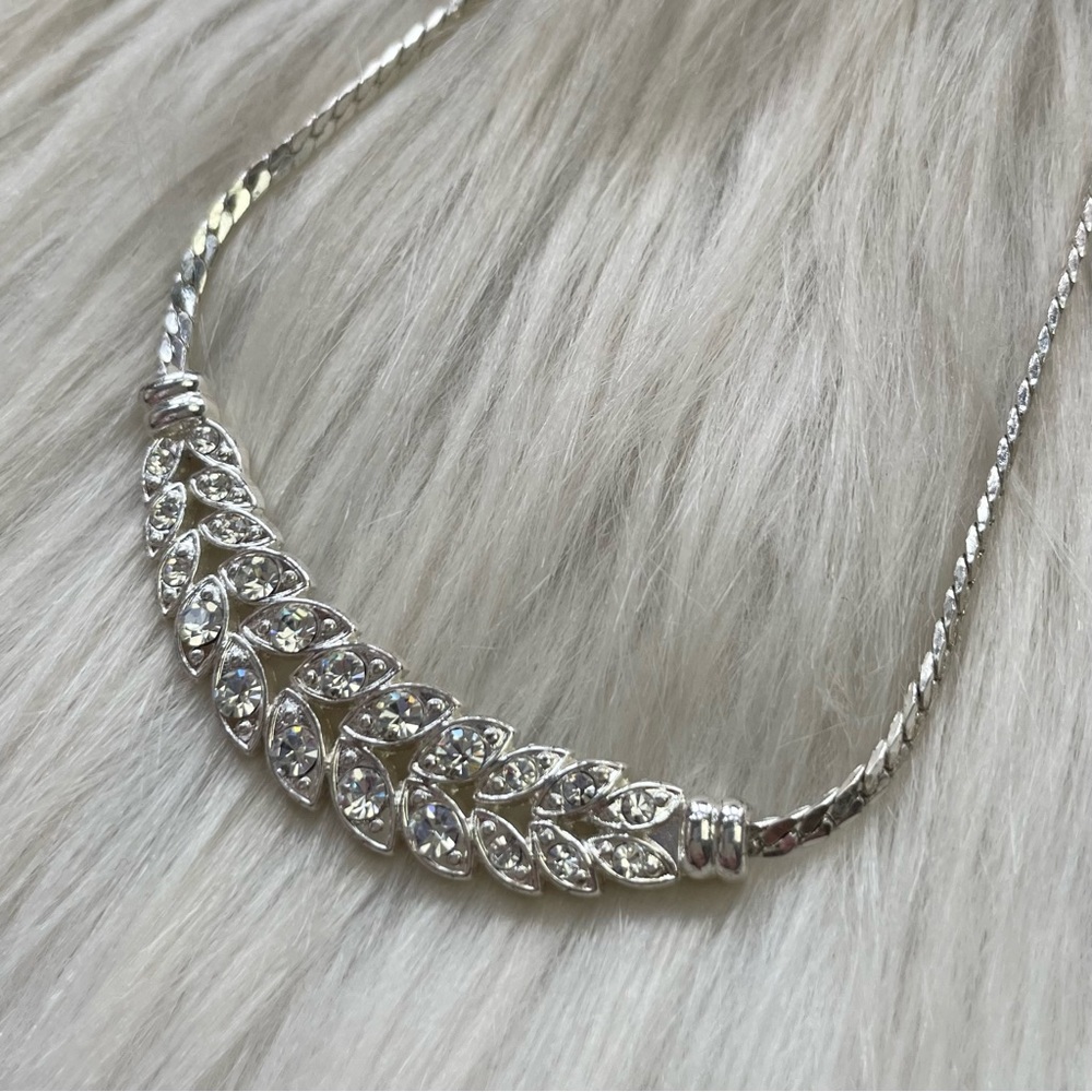 Faceted rhinestone Silver tone  necklace